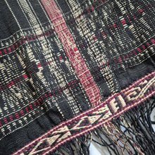 Load image into Gallery viewer, Batak Ulos Simarinjam Sisi