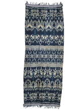 Load image into Gallery viewer, Sumba Indigo Ikat Hinggi