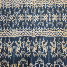 Load image into Gallery viewer, Sumba Indigo Ikat Hinggi